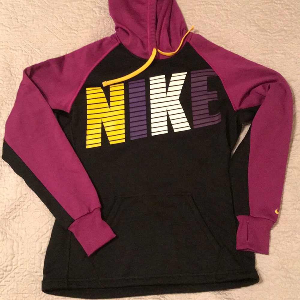 NIKE women’s small therma-fit hooded sweatshirt